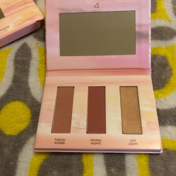 Make Up - Picture 3 of 3